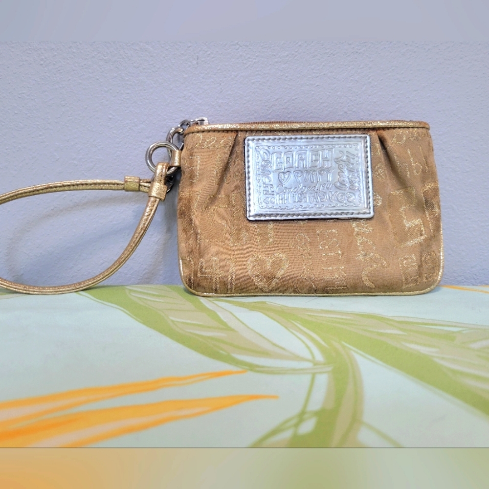 Coach Poppy Wristlet